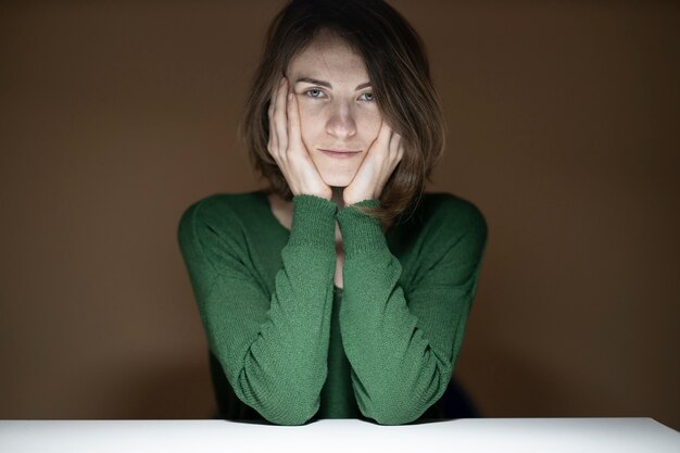 Retrato de mulher jovem e bonita