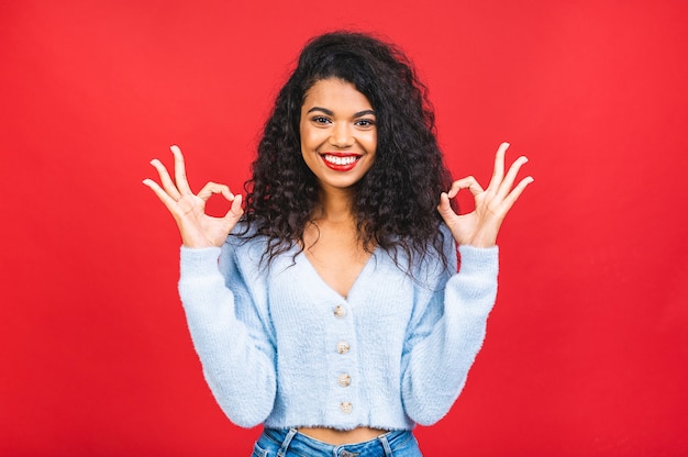 Retrato de mulher jovem e bonita