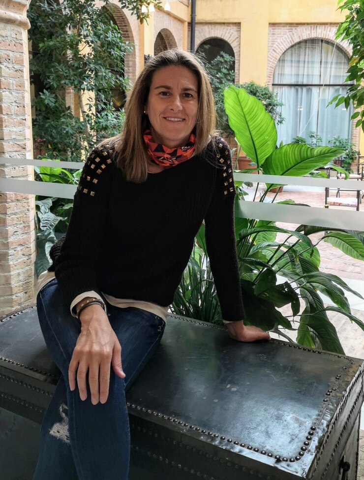 Foto retrato de mulher madura no assento