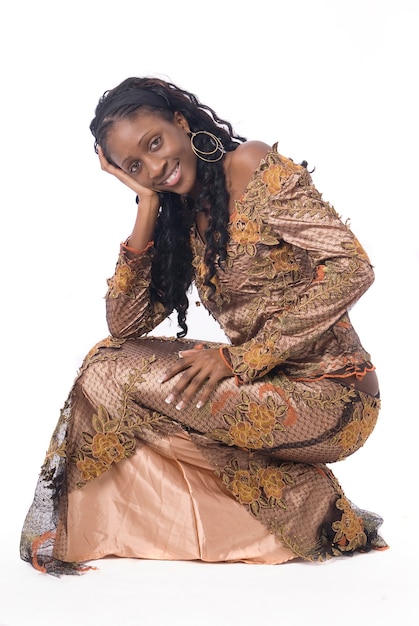 retrato de mulher muçulmana afro-americana com vestido tradicional