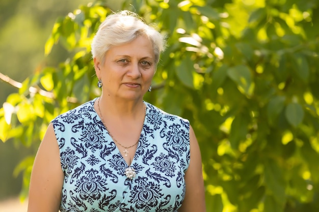 Retrato de mulher sênior sorridente