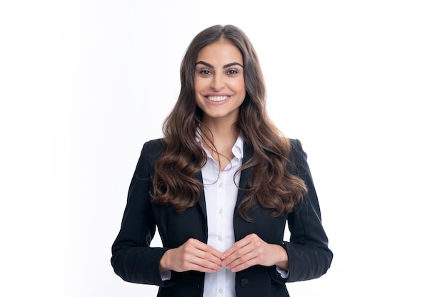 Retrato de mulher sorridente feliz jovem atraente garota bonita e alegre em roupas casuais sentindo-se feliz e despreocupada fundo isolado felicidade rosto de mulher de negócios