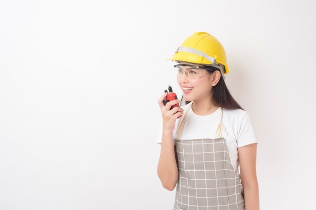 Retrato de mulher técnico em fundo branco