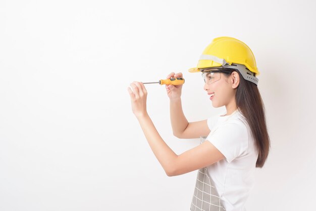 Retrato de mulher técnico em fundo branco