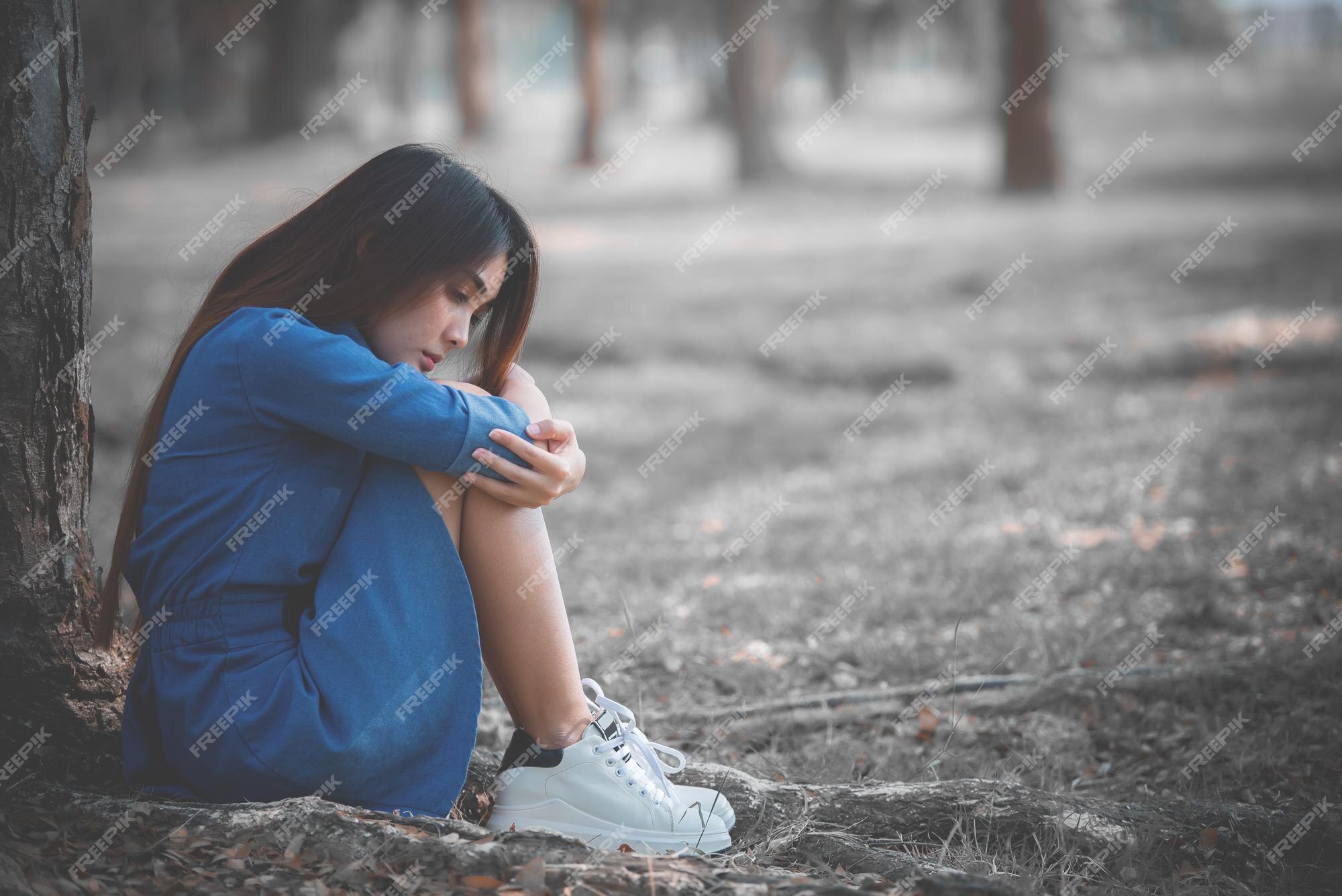 Mulher triste foto de stock. Imagem de menina, sépia - 53232946