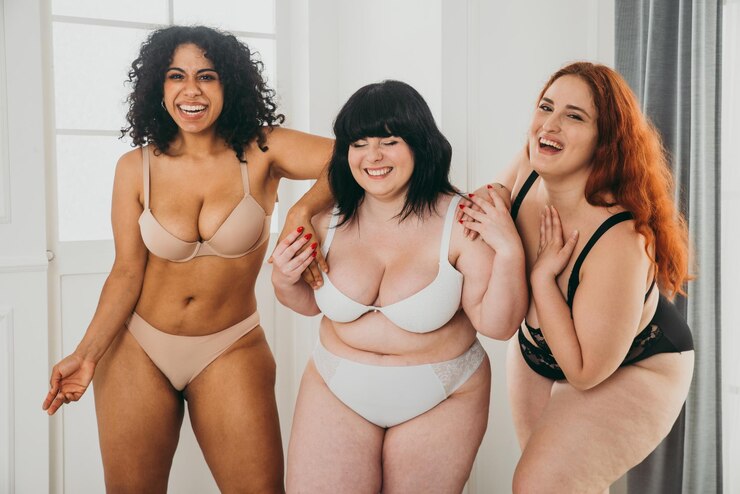 Foto retrato de mulheres sorridente em casa