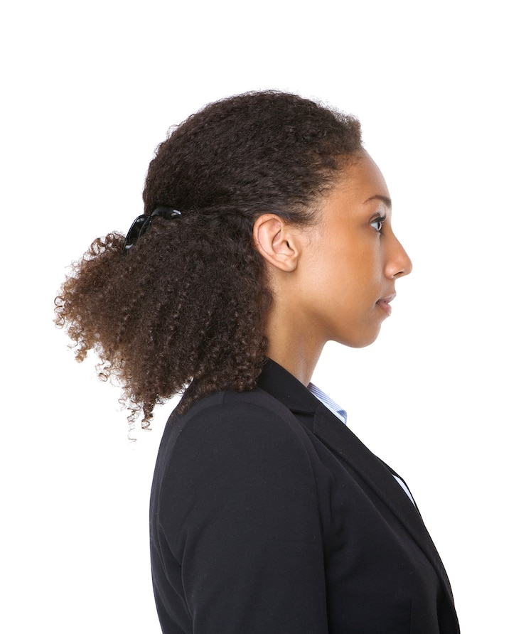Foto retrato de perfil de uma jovem mulher de negócios preto