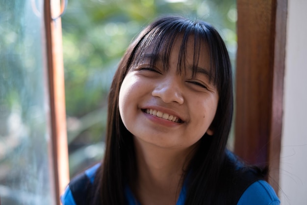 Retrato de perto rosto jovem menina asiática