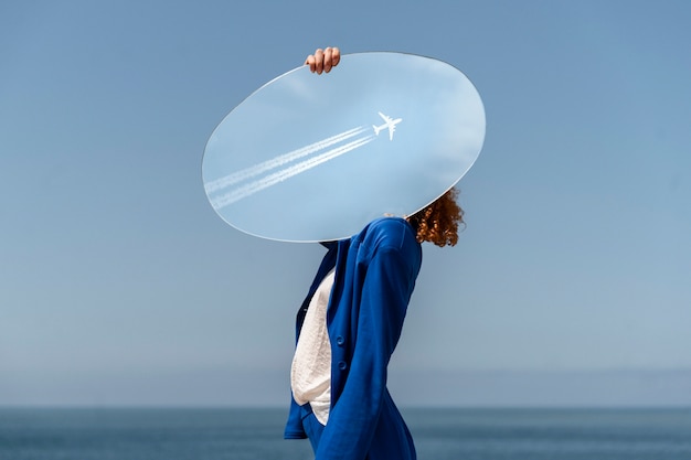 Retrato de pessoas com avião voando no céu