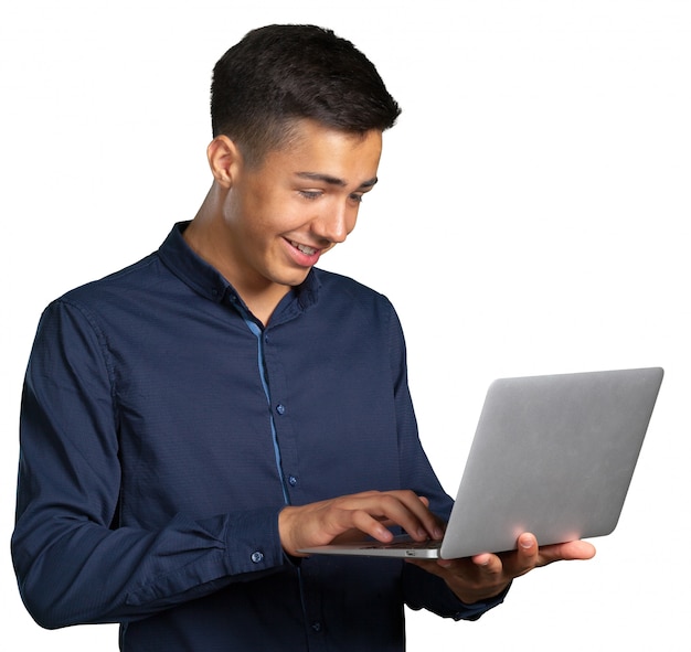 Retrato, de, sorrindo, homem jovem, com, laptop