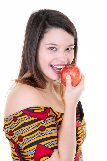 Retrato, de, um, alegre, mulher jovem, comer, maçã vermelha