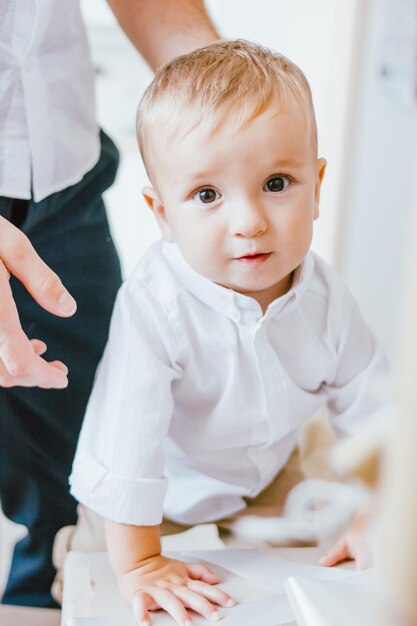 Foto retrato de um bebé bonito