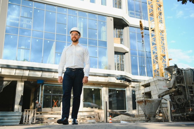 Retrato de um belo jovem arquiteto