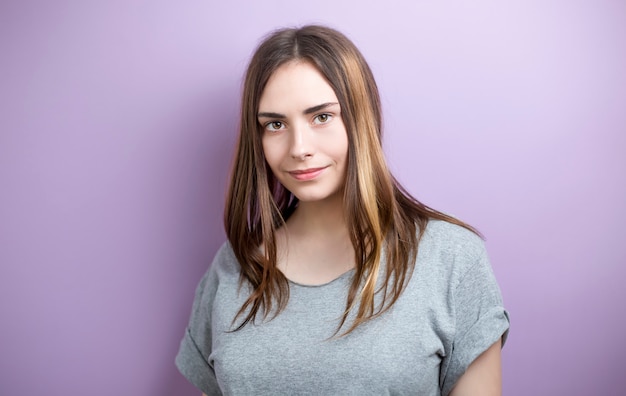 Retrato, de, um, bonito, mulher jovem, com, pele limpa