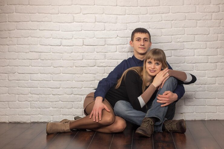 Foto retrato de um casal amoroso de um rapaz e uma rapariga