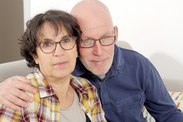 Retrato de um casal feliz sênior