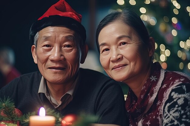 Retrato de um feliz casal sênior asiático celebrando o Natal juntos no inverno festivo