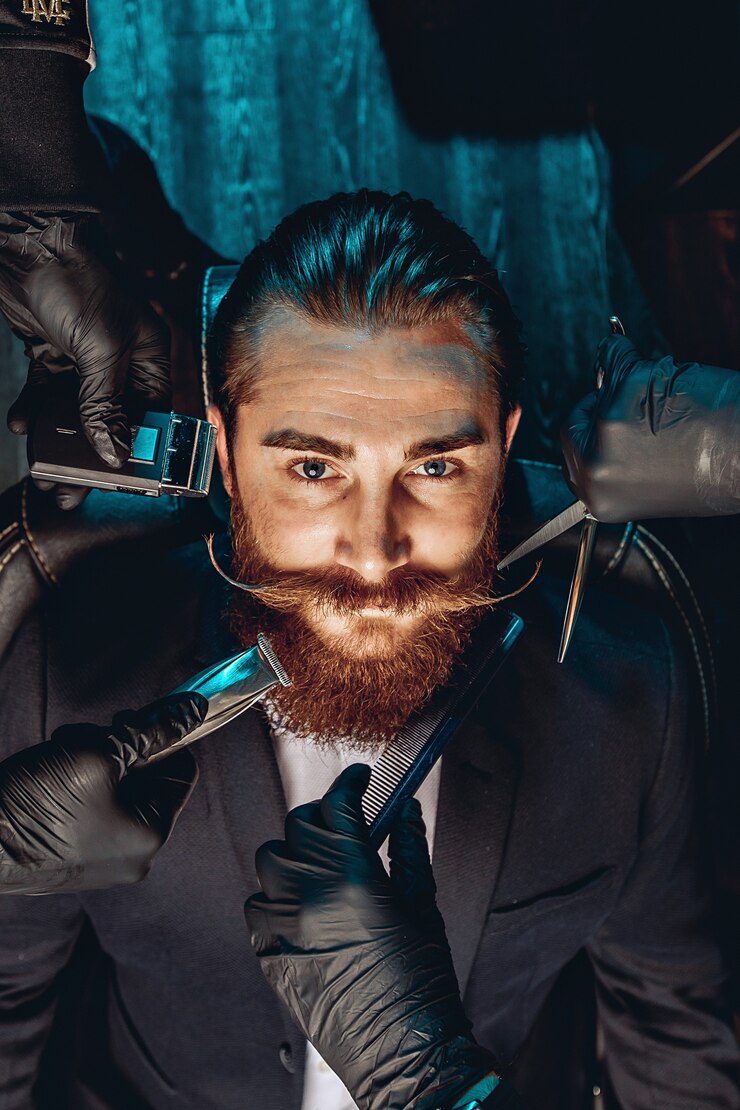 Retrato de um homem atraente e encantador, com bigode e barba em uma barbearia. Em torno da barbearia. Conceito de estilo