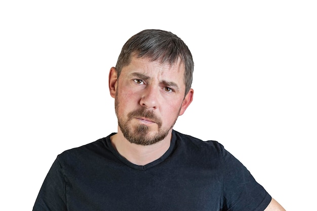 Foto retrato de um homem barbudo atraente de aparência europeia com um leve cabelo grisalho em um fundo branco isolado expressão facial séria expressão das emoções de um homem