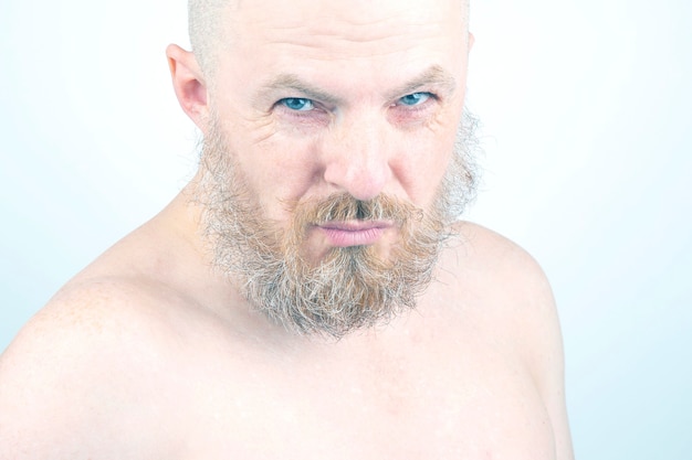 Retrato de um homem barbudo