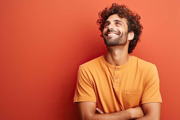 Retrato de um homem feliz Imagens expressivas e alegres de estilo de vida