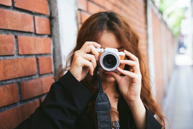 Retrato de um homem fotografando