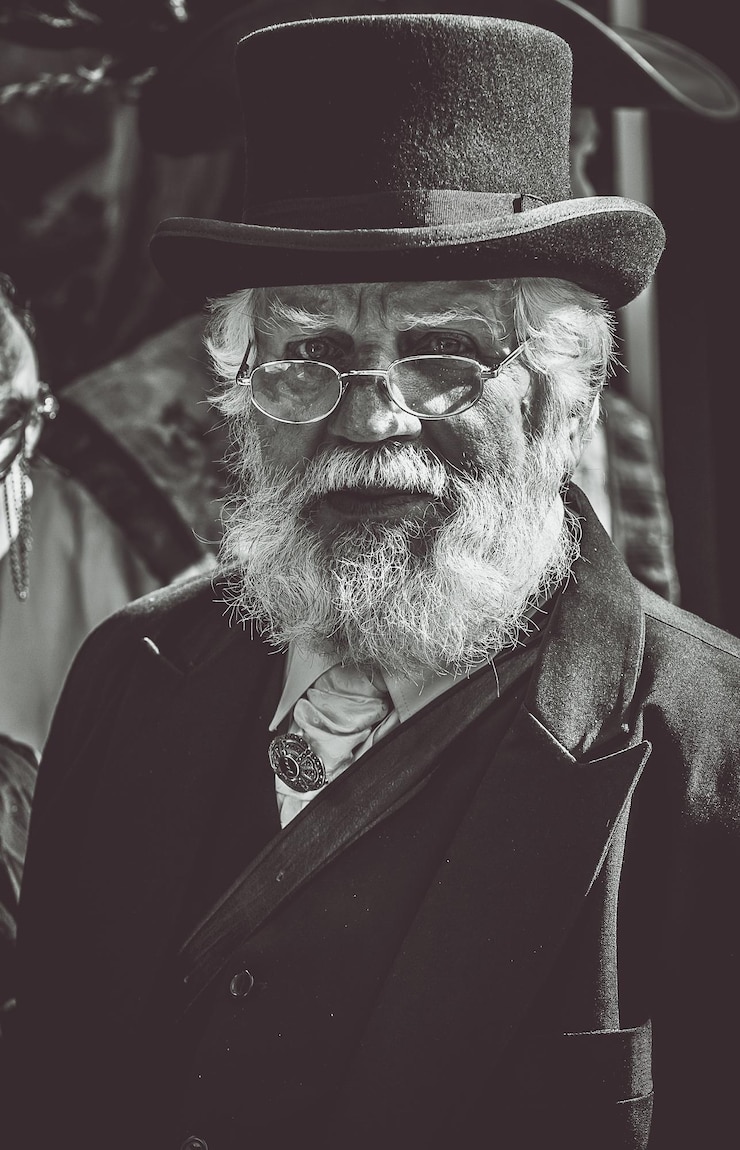 Foto retrato de um homem idoso vestindo um chapéu