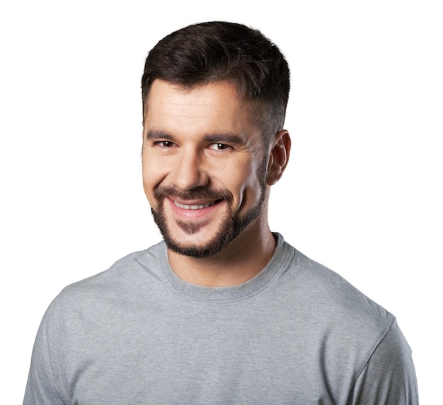 Retrato de um homem sorridente com uma camisa cinza