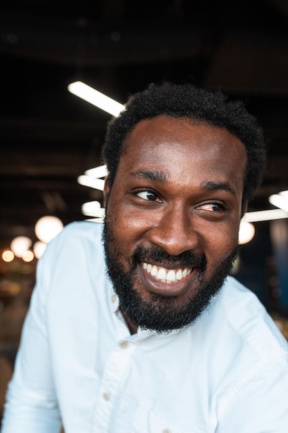Retrato de um homem sorridente