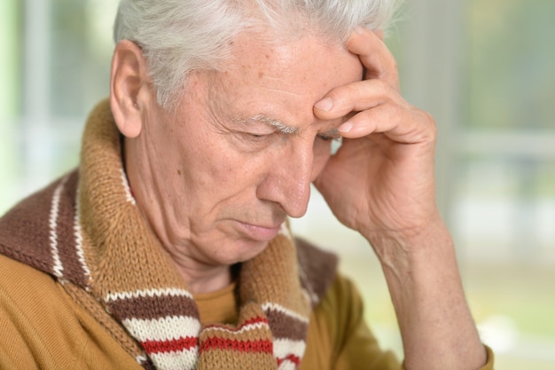 Retrato de um homem triste, close-up