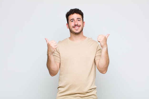 Retrato de um jovem alegre