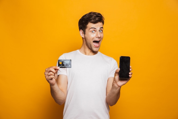 Retrato de um jovem alegre