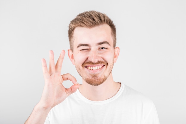 Retrato de um jovem bonito