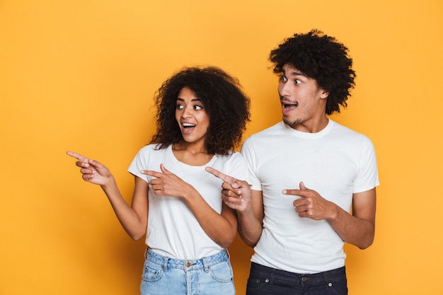 Retrato de um jovem casal afro-americano feliz