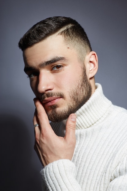 Retrato de um jovem com barba