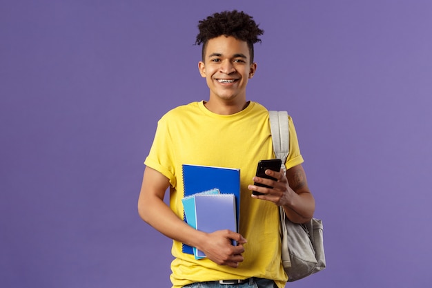 Retrato de um jovem com uma camiseta