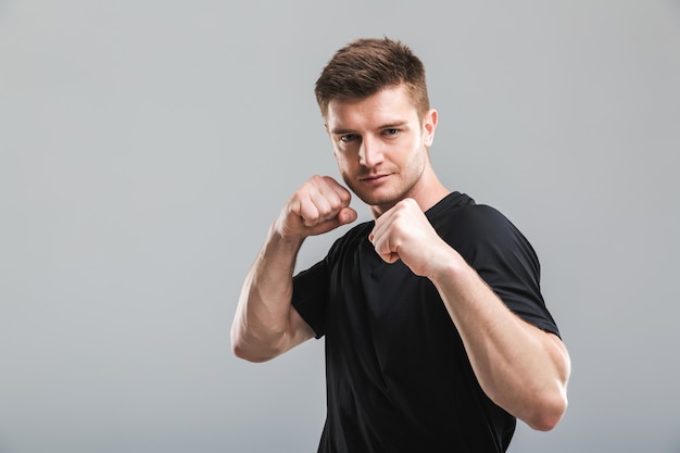 Foto retrato de um jovem desportista focado