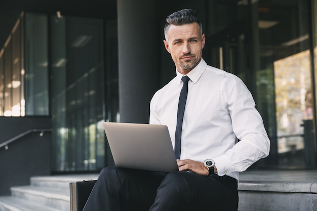 Retrato de um jovem empresário de sucesso