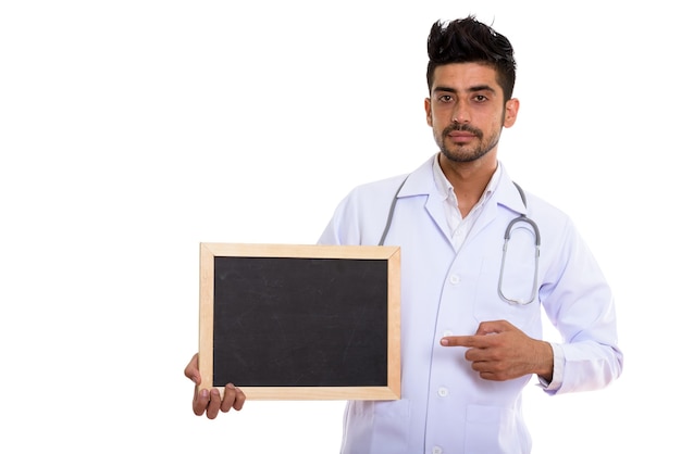 Retrato de um jovem médico persa barbudo segurando uma lousa