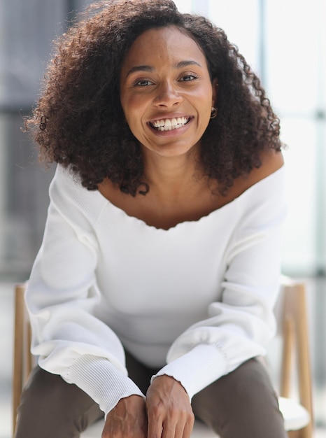 Retrato, de, um, jovem, mulher americana africana