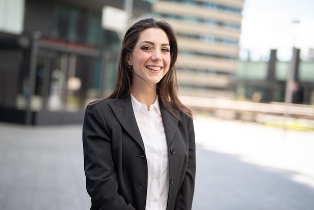 Retrato, de, um, jovem, sorrindo, mulher negócio