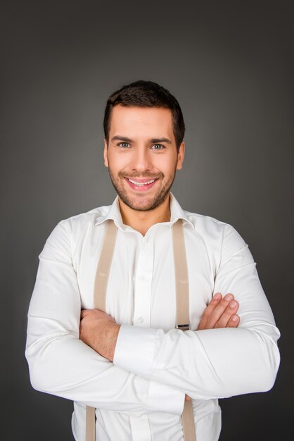 Retrato de um jovem sorrindo