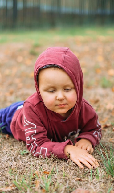 Foto retrato de um menino bonito