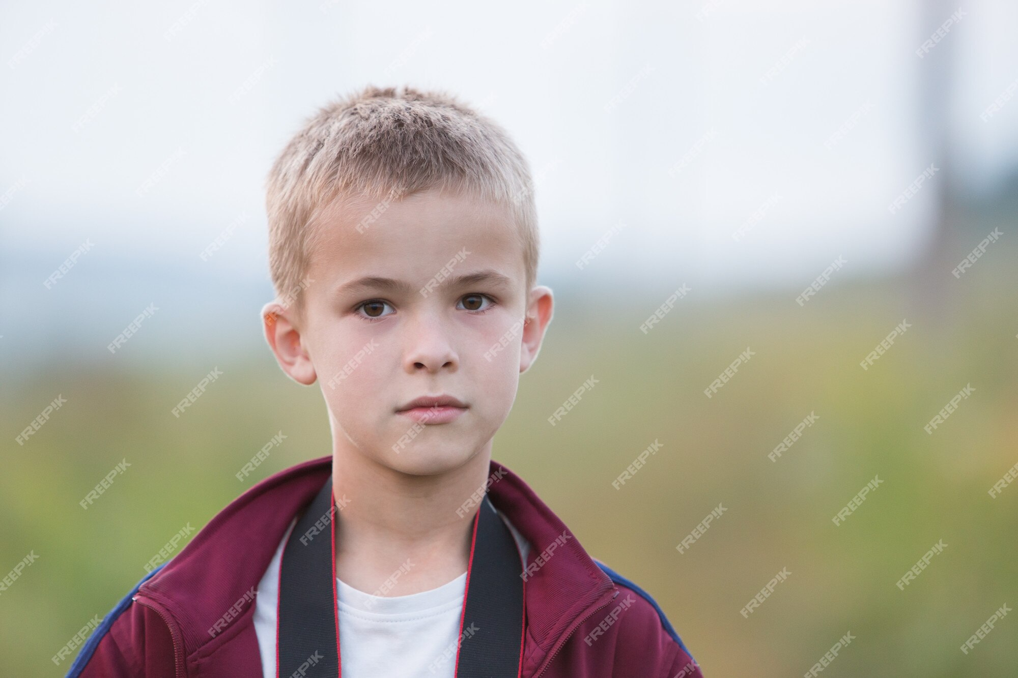 Retrato De Criança Disfarçado De Pirata Imagem de Stock - Imagem de  isolado, retrato: 163946461