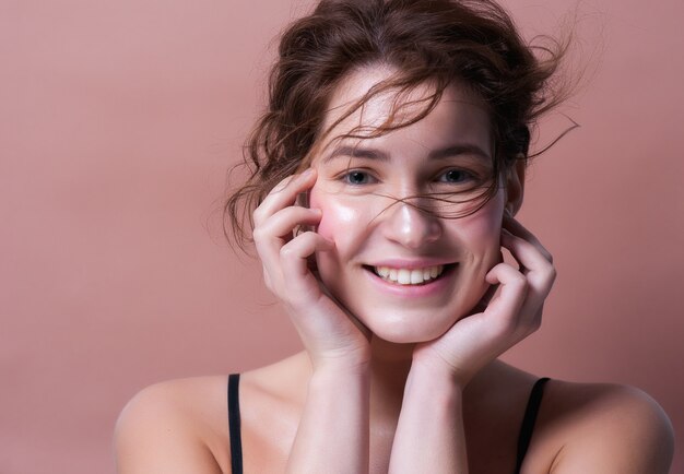 Retrato, de, um, mulher bonita, sorrindo