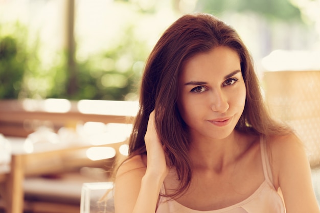 Retrato, de, um, mulher bonita, sorrindo