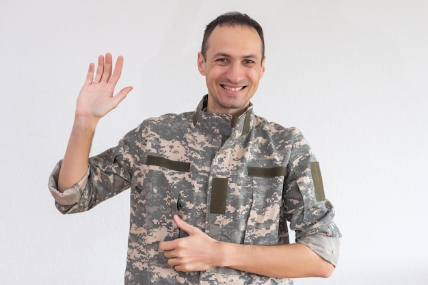 Retrato de um soldado, fundo branco militar