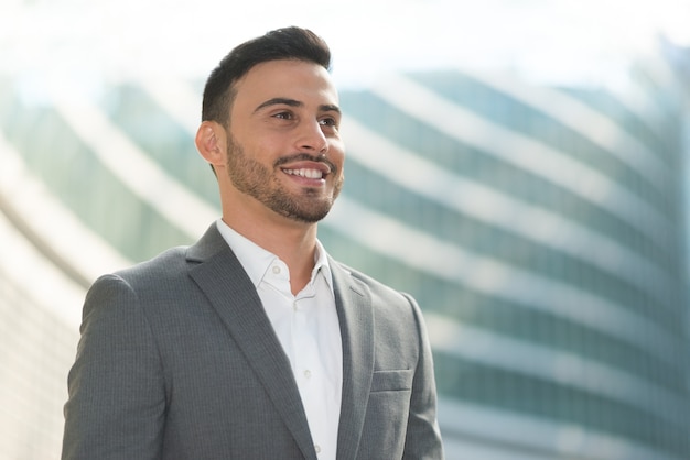 Retrato, de, um, sorrindo, homem negócios