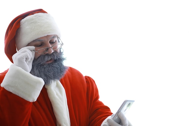 Retrato de um verdadeiro feliz Papai Noel, feriados de Natal com tema de Papai Noel engraçado e ano novo de inverno, o Natal está chegando