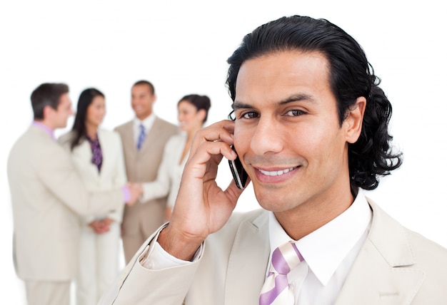 Retrato de uma bela equipe de negócios está trabalhando juntos